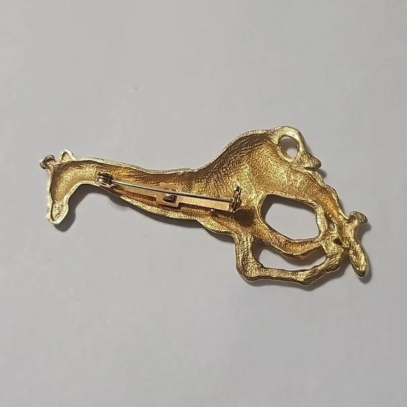 Women's Giraffe ๐ฆ Brooch - Picture 3 of 5